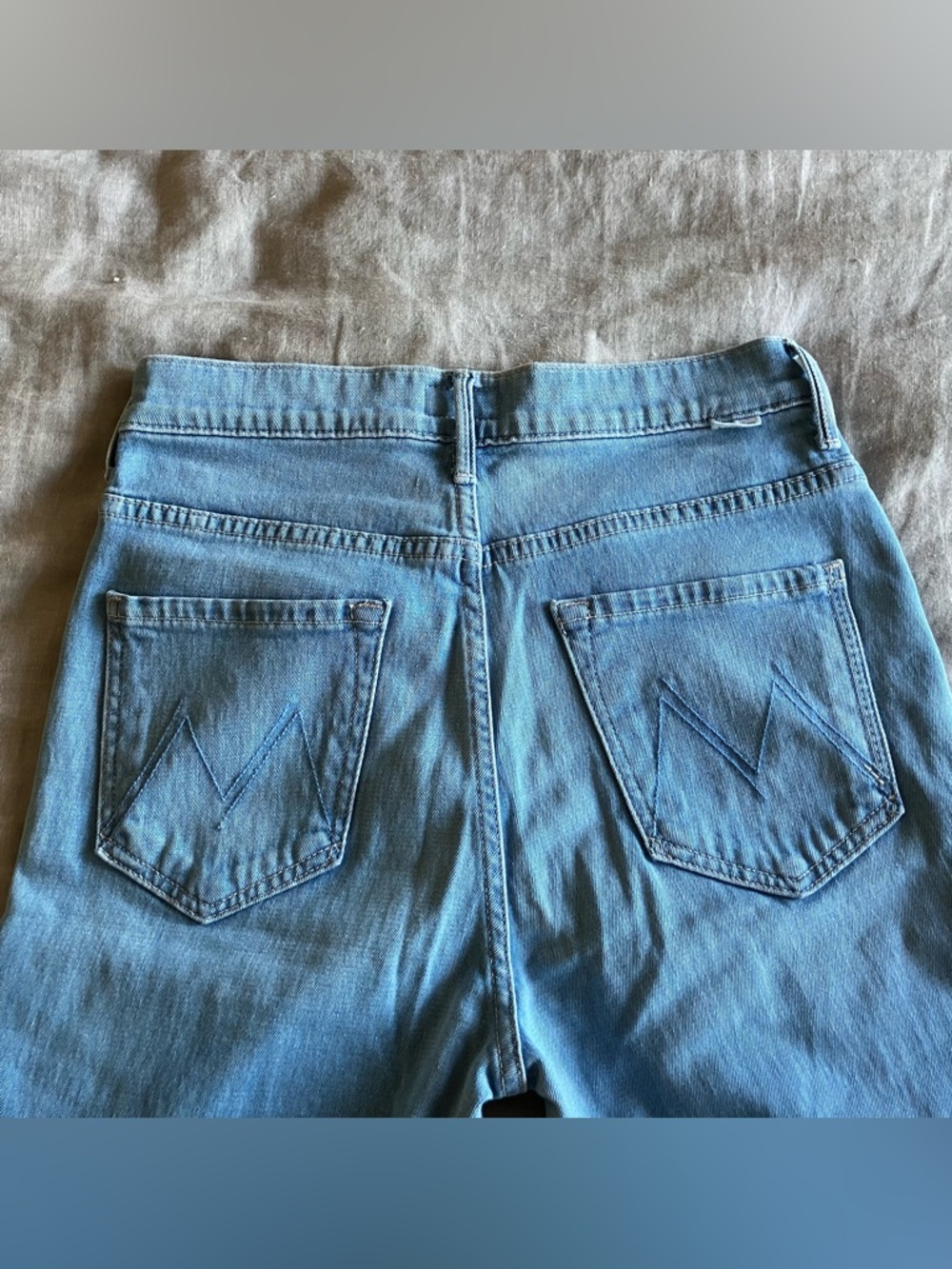 MOTHER High Waisted Weekender Skimp Jeans in Hold My Hand - Size 28 - Picture 8 of 12